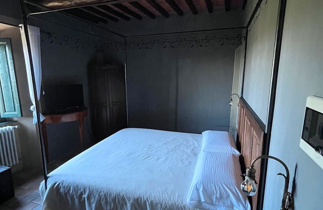 'Cuculino' Room with Shared Pool and Garden