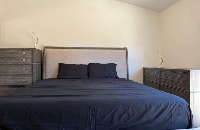 Pleasant private room and bath w/Private Entry Way