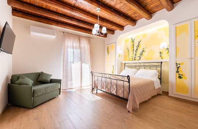 Deluxe Triple Room with Balcony, Wi-Fi and Air Conditioning