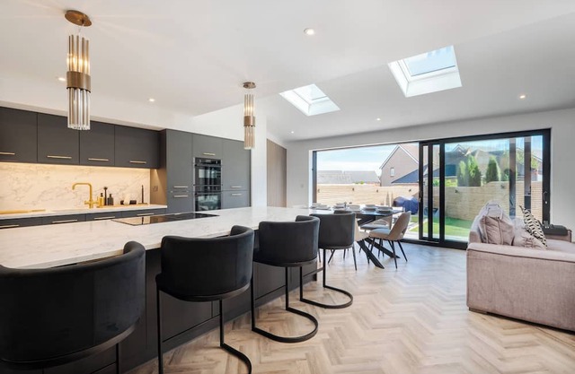 Family Escape | Games Room | 6 Smart TVs | Free Off-Street Parking