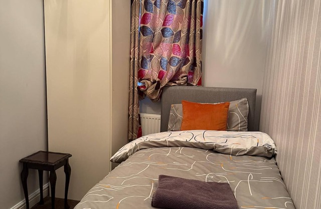 Spacious 6 Bedroom Family House