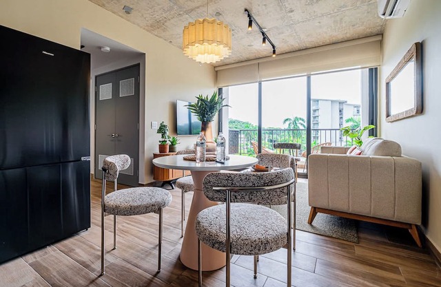 w* | Modern 2BR w/Great Deco in Centriqo