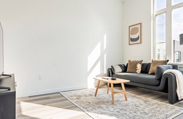 Blueground | Downtown, rooftop, nr Lake Sammamish