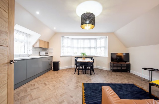 5 Royal Apartments, Private Parking, Fast WIFI