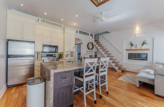 Chalet Aurora | Waterfront + spa + fireplace