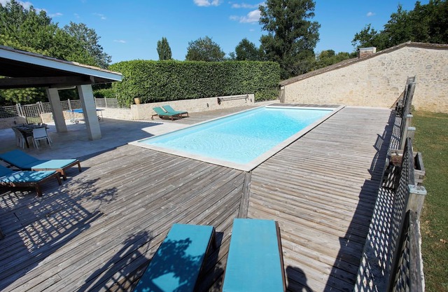 2-bedroom with pool near Saint Emilion