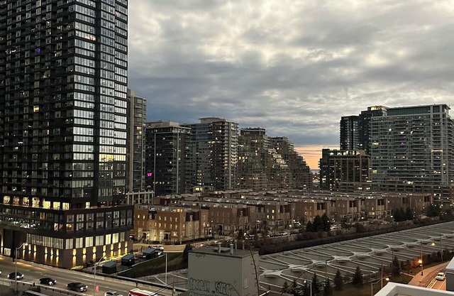 Cozy 1-Bedroom Apartment with Unique View - Available for School Holidays Only
