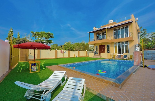 Lonavala -4BHK Luxurious & Spacious - Big Pool-Picnic & Getaway – Megastar Villa