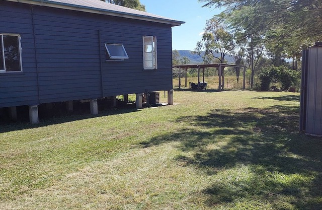 Ridge Top Farm House - 20 mins from Agnes Water/1770 - bush and beach holiday
