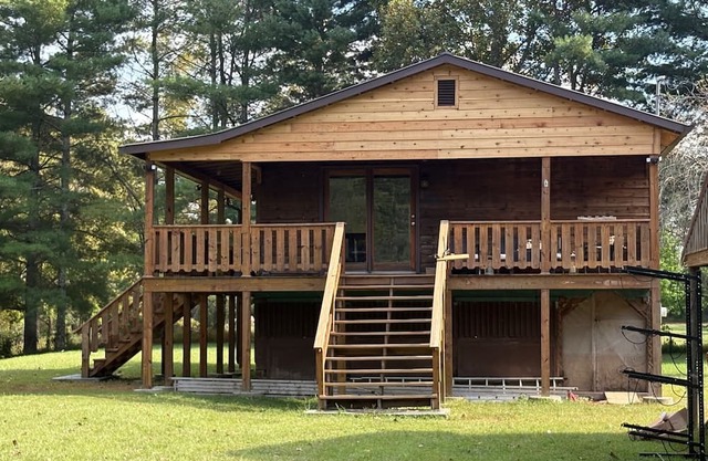 Charming 2-Bedroom Cabin Nestled on Craig Creek in Eagle Rock