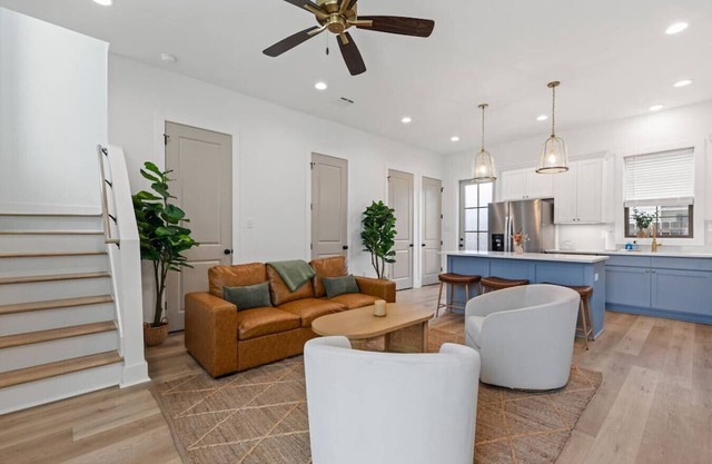 Luxury Cajun Stay KING 85`TV Hospital River Ranch