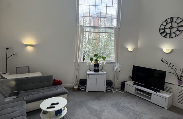 Triangle Building 3 Bedrooms