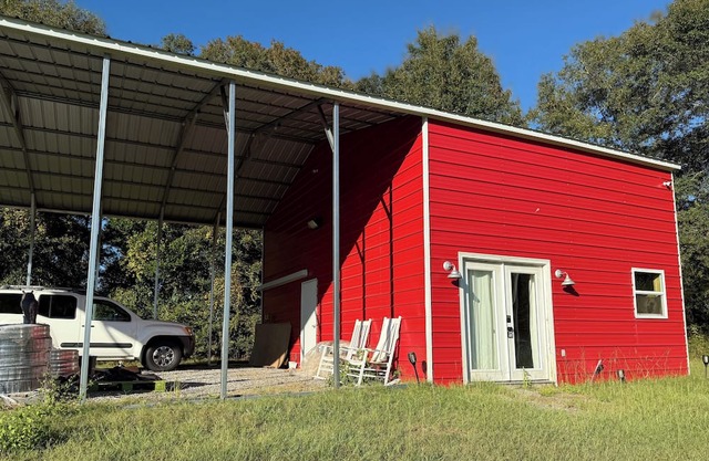 Charming and quiet 1-bedroom loft barndominium on 12 acres with RV hookups