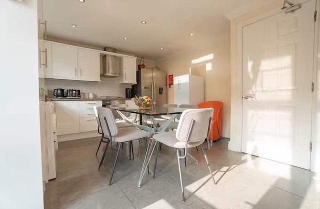 Free parking | 7 beds | Contractor & Large groups