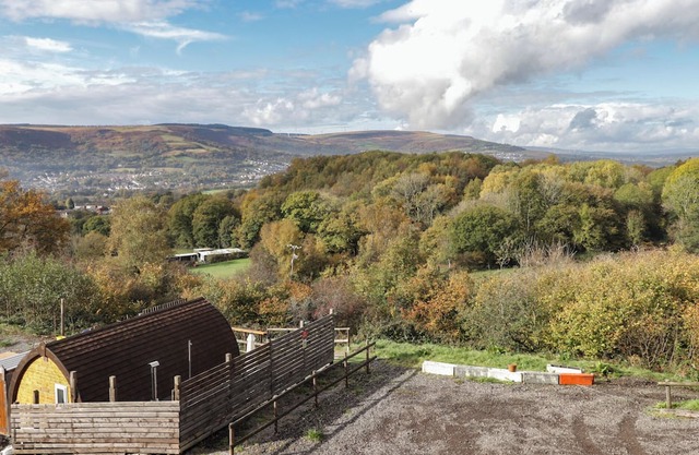 CWTCH BACH, pet friendly, character holiday cottage in Aberdare