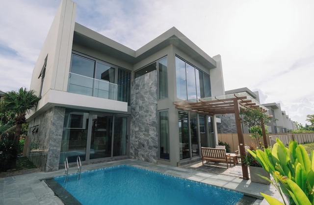 TRON Villa - Regal Victoria Luxury BT9-09