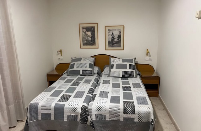 Bed and Breakfast 'Habitació Familiar' with Balcony, Wi-Fi, and Air Conditioning