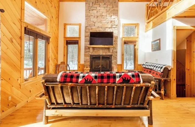 Edin's Chalet - Whiteface Mountain 4-bedroom-2 Baths - 7 beds
