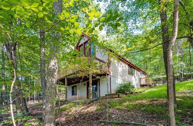 Mountainside Chalet-Cabin with Hot Tub, Large Deck, Fire Pit and Grill - Everything You Need for Your Gerrardstown, WV Getaway