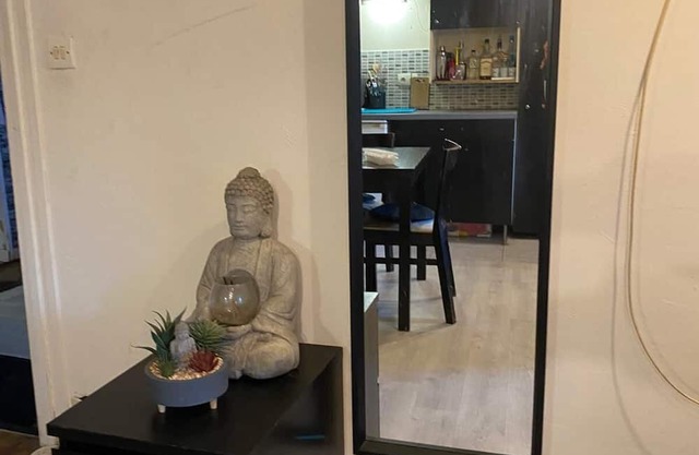 A 15mn de Paris au Calme, Logement Tout Équipé Avec Jardin et lit Queen Size