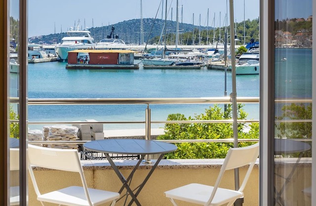 Apartments Apartments Mikulić (100511-A3) - Rogoznica