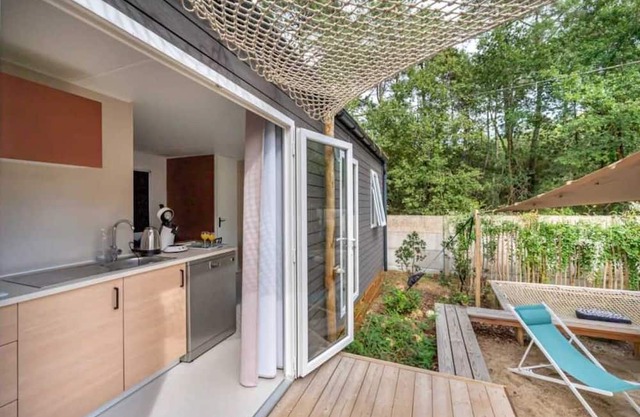 Camping 4 étoiles - Piscine - efbdfb