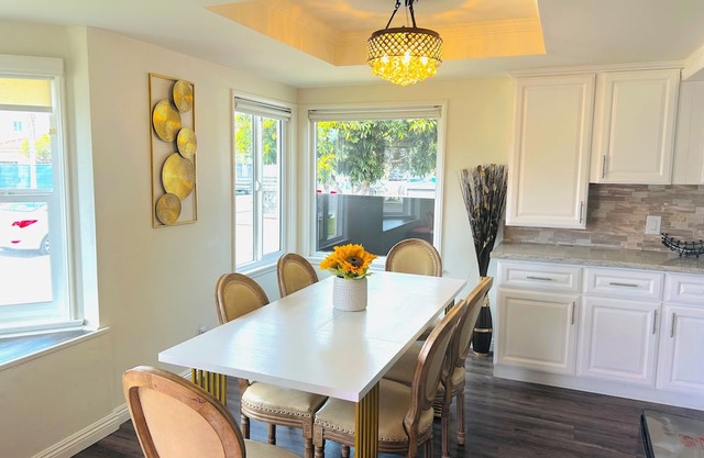 Spacious Disney , Beach Home for 14 people in charming Midway City