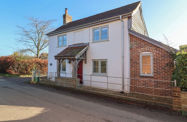 CURLEW COTTAGE, with open fire in Taunton