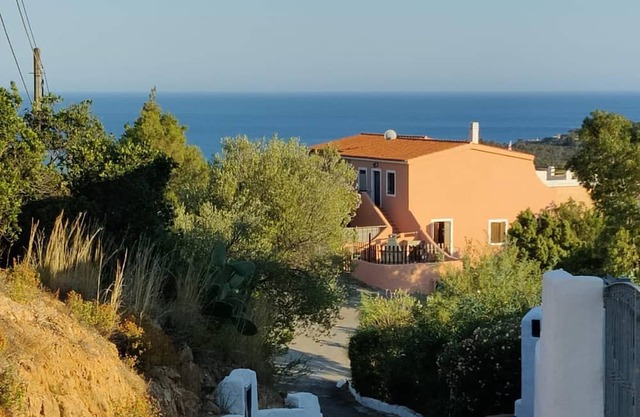 Charming 2-bedroom house in superb Santa Margherita di Pula with AC