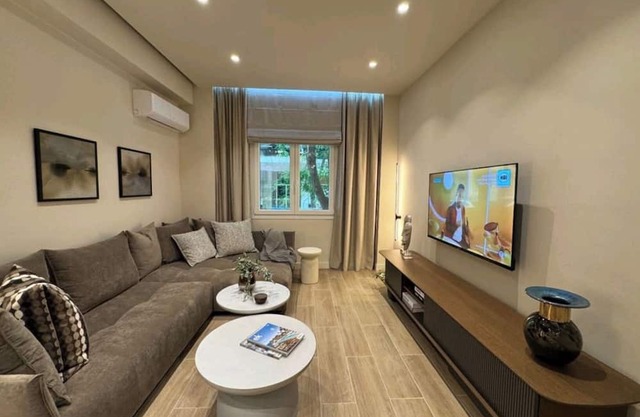 Elegant 2-bedroom apartment in amazing Athina with AC, WiFi