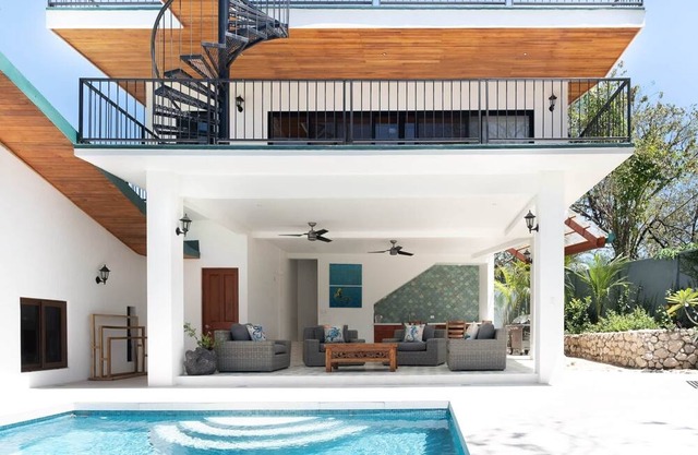 CASA DOS COCOS | 4 BR HOME, WALK TO BEACH & SURF!