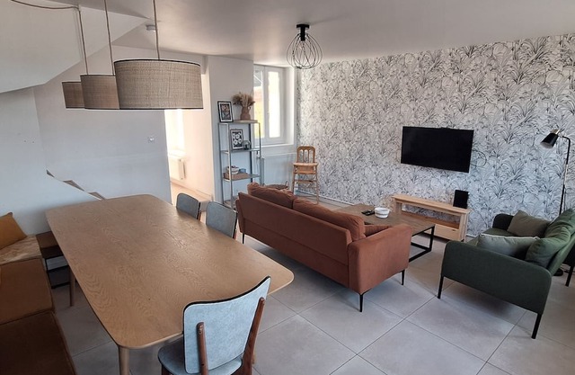 Large Rouen house with exterior. Cleaning and linen included.