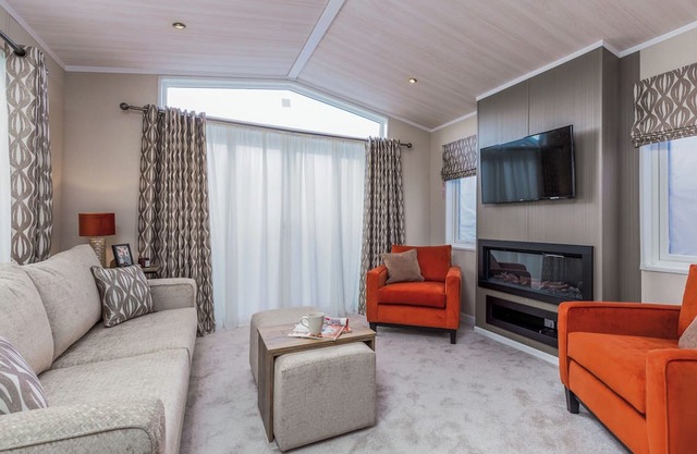 Luxurious Lodge, perfect for couples or familes, sleeping four people.