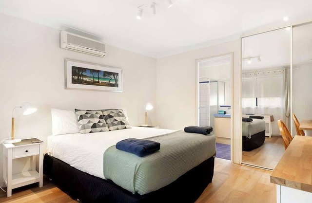 Meelup Bay Room - 1 @ Observatory Guesthouse