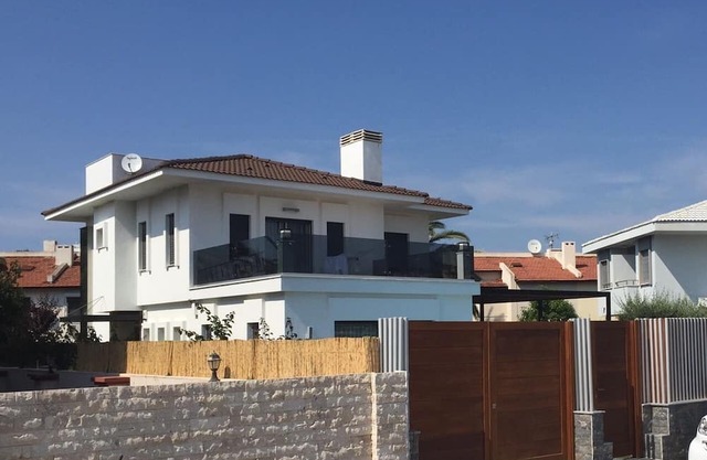 IZMIR CESME DE HAFTALIK KİRALIK ÖZEL HAVUZLU DUBLEX VİLLA