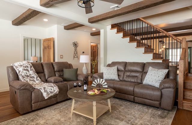 The Roost: Modern Farmhouse Getaway