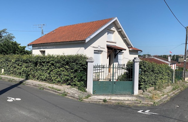 Cognac - Quiet residential area - 620 m2 wooded plot,