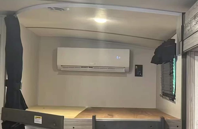 Cozy RV in Wonderful St. Petersburg with WiFi, AC-Skyway Camper