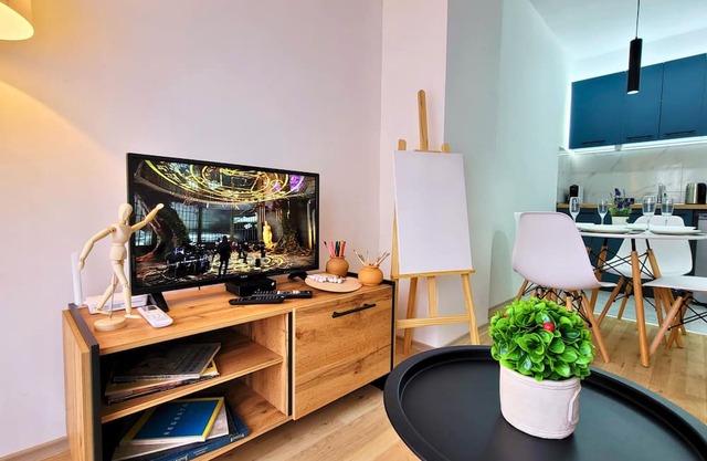 Modern & Stylish - Art Atelier Apartment
