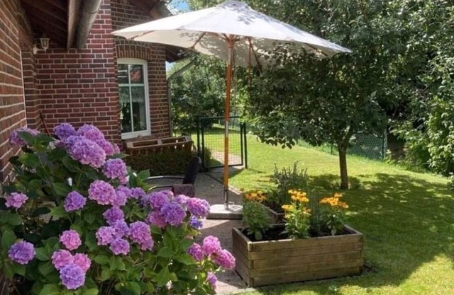 Spacious ground floor apartment in a quiet residential area with a beautiful garden.