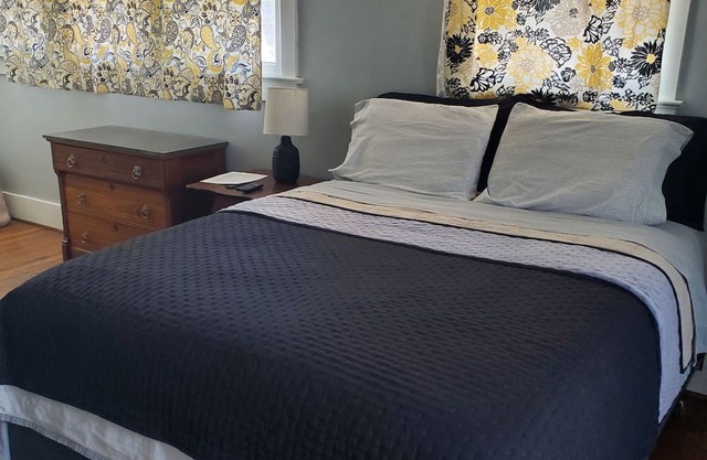 Cozy 1-bedroom apartment in peaceful Pueblo with AC, WiFi