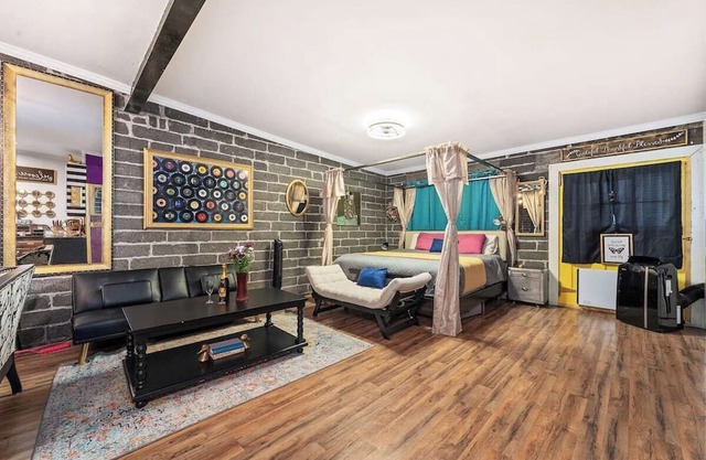 Lavish Loft Open Concept Condo Close to Capitol