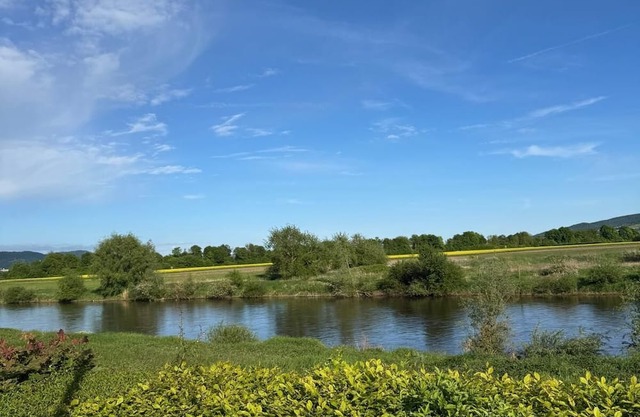 Stylish vacation home directly on the Weser with covered terrace and free WLAN