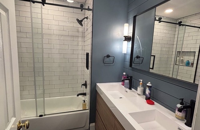 Spacious and renovated 4-bedroom townhome in Tysons-Falls Church