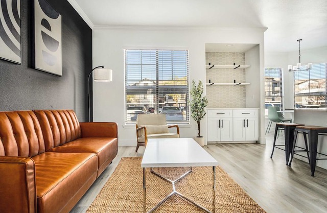 Boulevard Stays 2BR by Stadium Pool, Parking, Gym 08