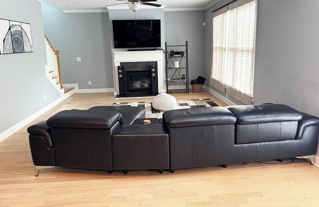 Modern Midtown Home – Ideal for Long-Term Stays!