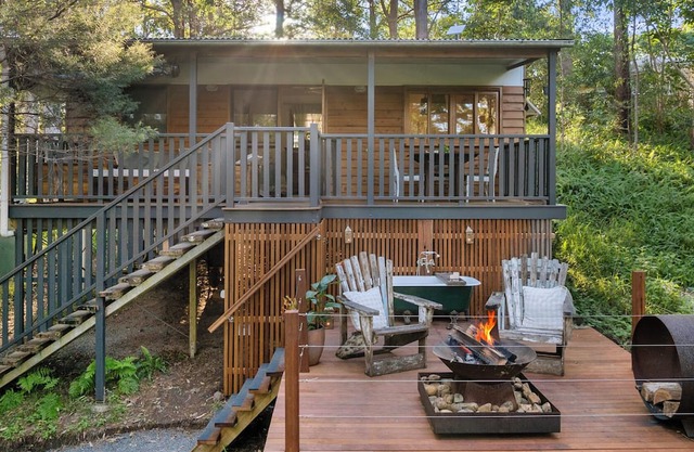 Rustic Cabin. Outdoor Bath. Pet Friendly.