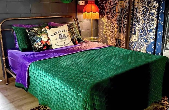 Witches Cottage - Downtown LEX