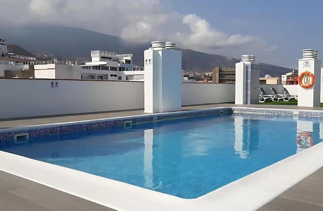 Puerto Cruz Relaxing Shared Pool