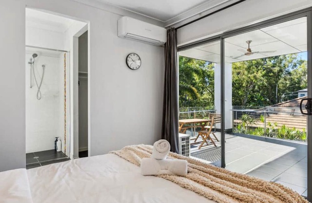 HolidayParadise 4BR Pool/BBQ/Parking nearMall/Park